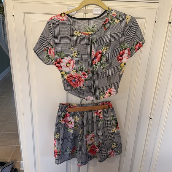 Short set - Picture 2 of 2